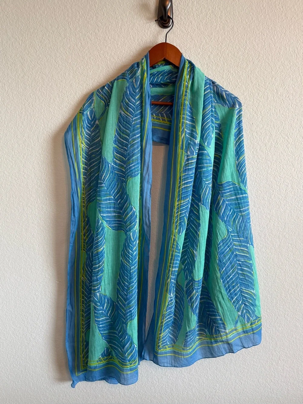 Vineyard Vines Blue & Green Leaf Tropical Beach Theme 100% Cotton Scarf Wrap